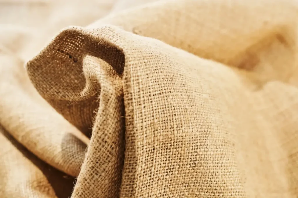 Comment les logos personnalisés sont-ils appliqués au tissu en jute ? Un guide complet